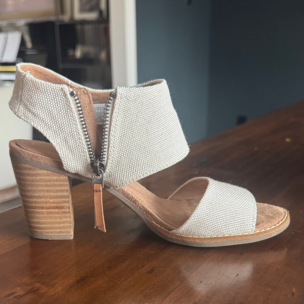 Toms Cream Textured Block Heel Sandals - Picture 4 of 5